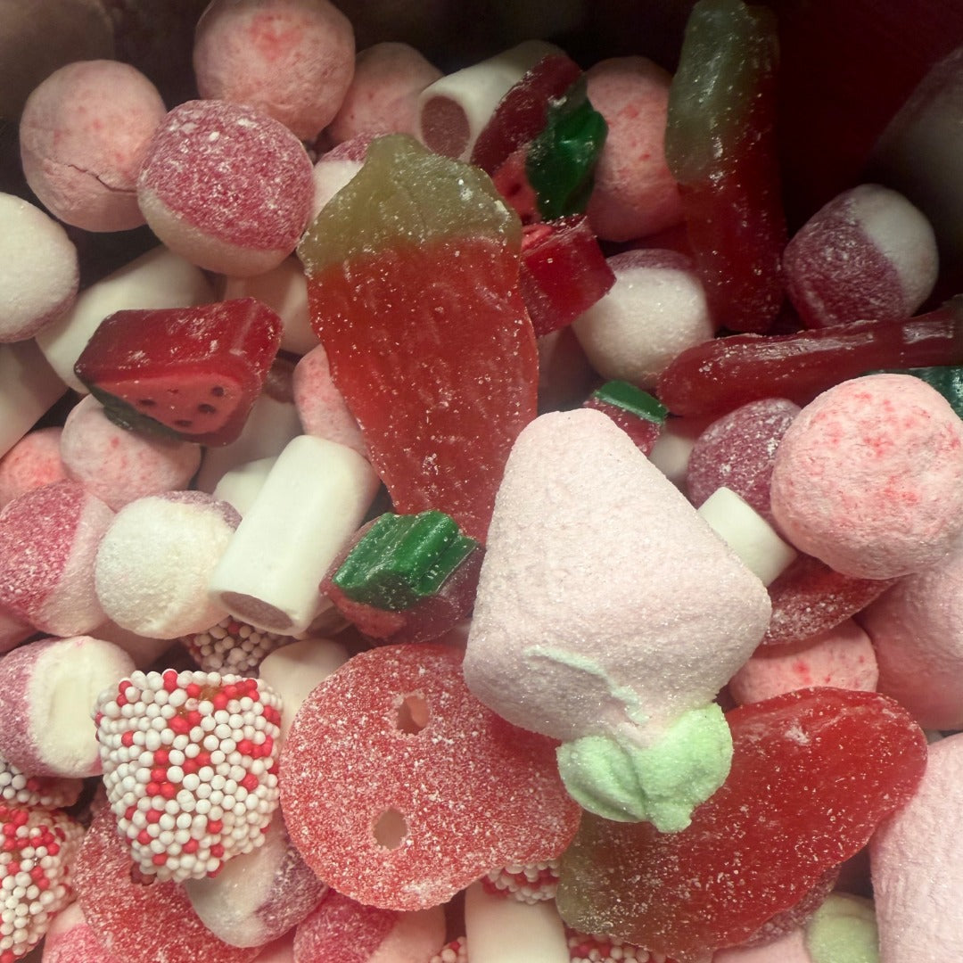 Strawberries & Cream Signature Mix – premium nostalgic confectionery blend in a gift-ready presentation